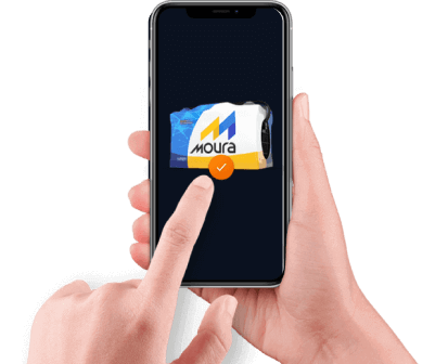 Manos sosteniendo un iPhone